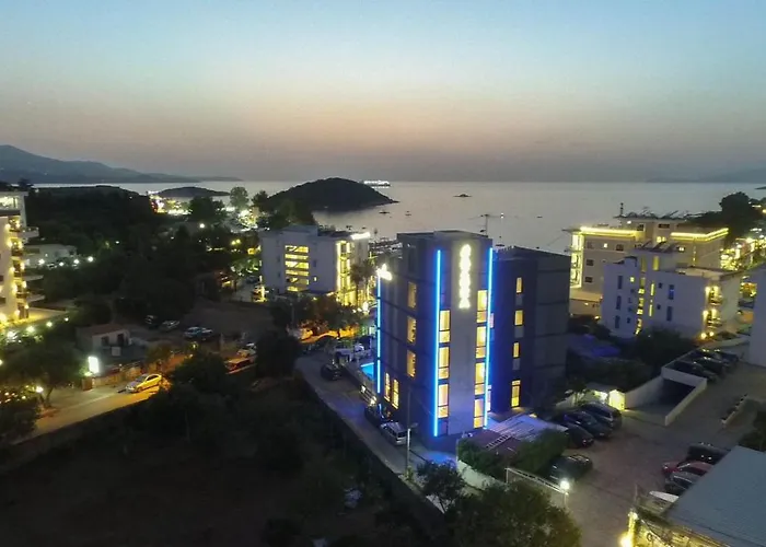Otel Azura 4*